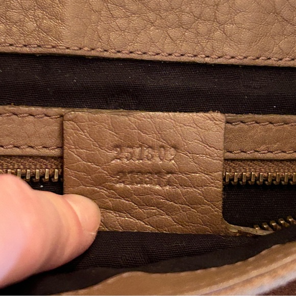 Heritage Vintage: Gucci Light Beige Suede '1973 Collection' Shoulder Bag - Picture 8 of 12